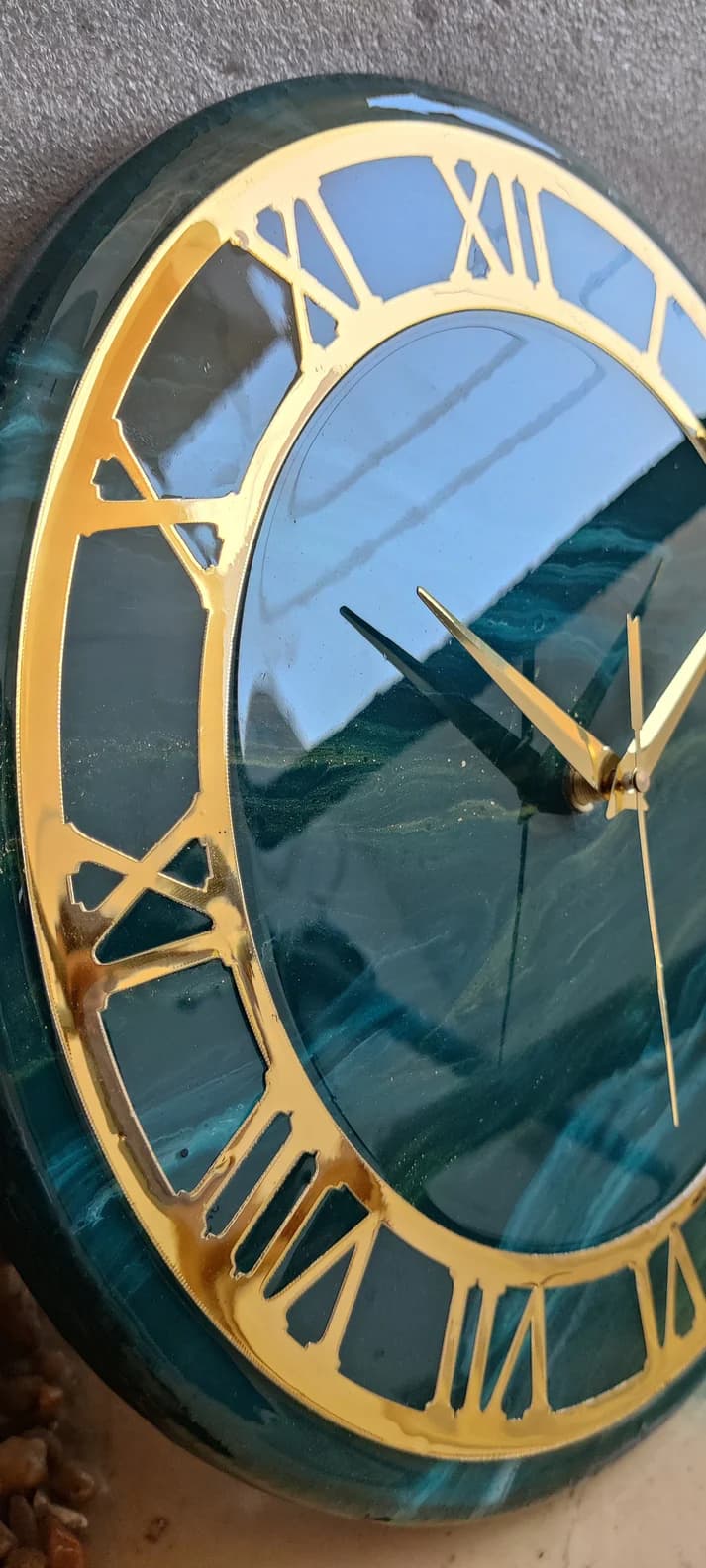 Shiny ocean green wall clock for luxury living room decor