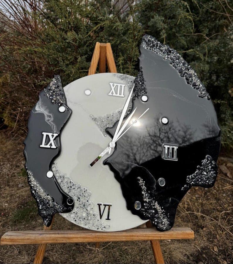 Premium silent resin wall clock for luxury home decor