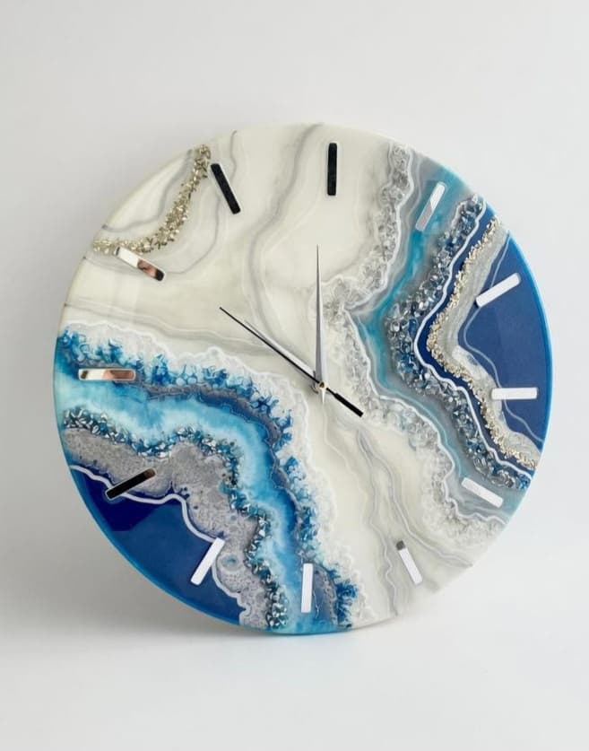 Premium silent resin wall clock for luxury home decor