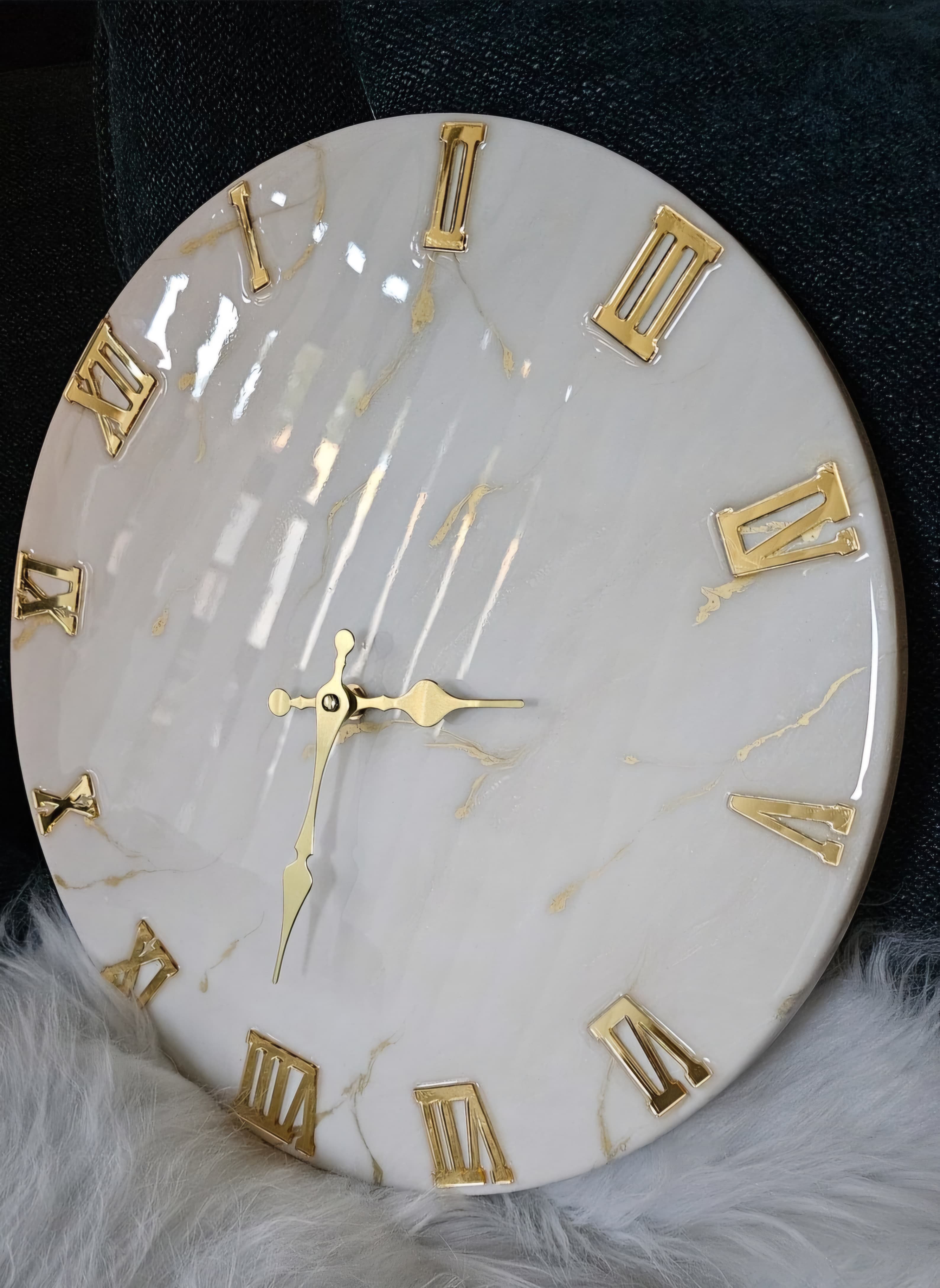 Premium silent resin wall clock for modern home decor
